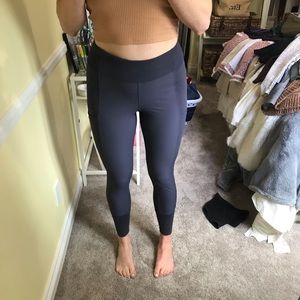 REI workout legging w/leg pockets